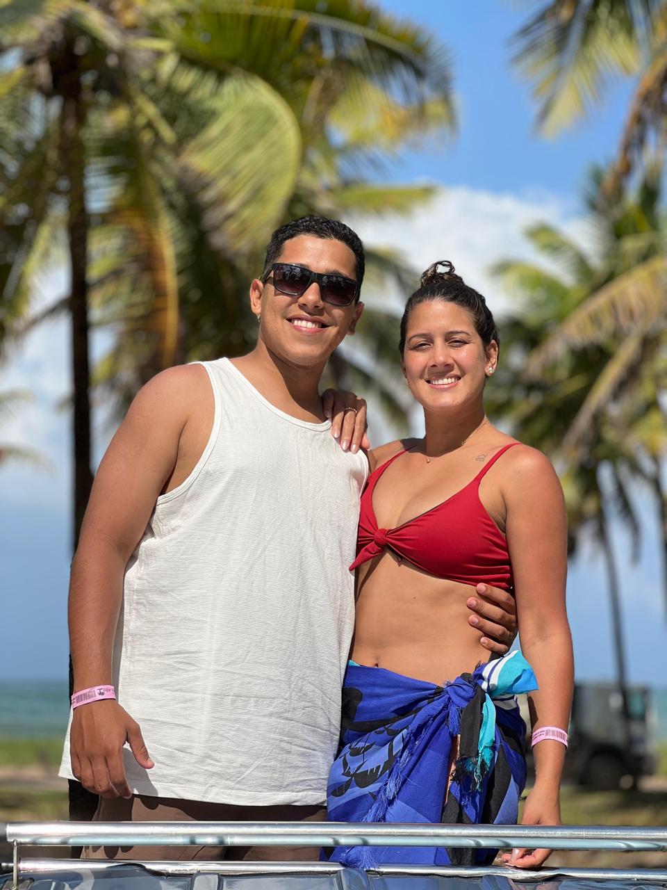 Clientes da Aerovix durante uma viagem à praia